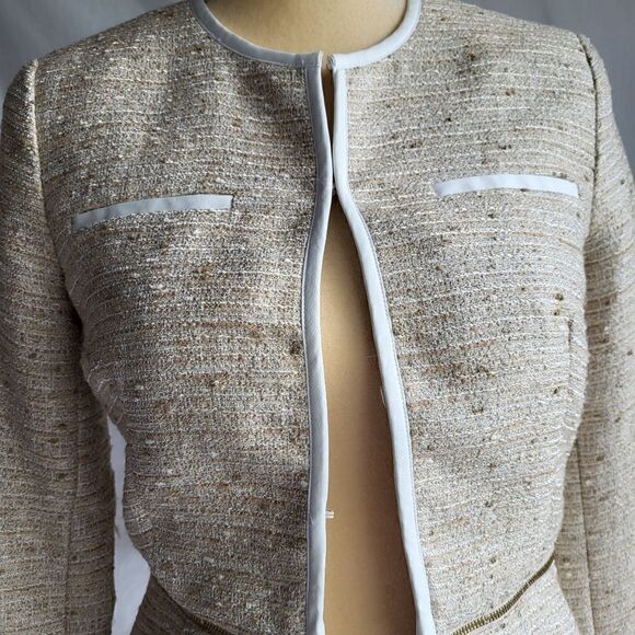 Magaschoni Beige Tweed Full or Crop Blazer, White Trim Size Small - Picture 2 of 15